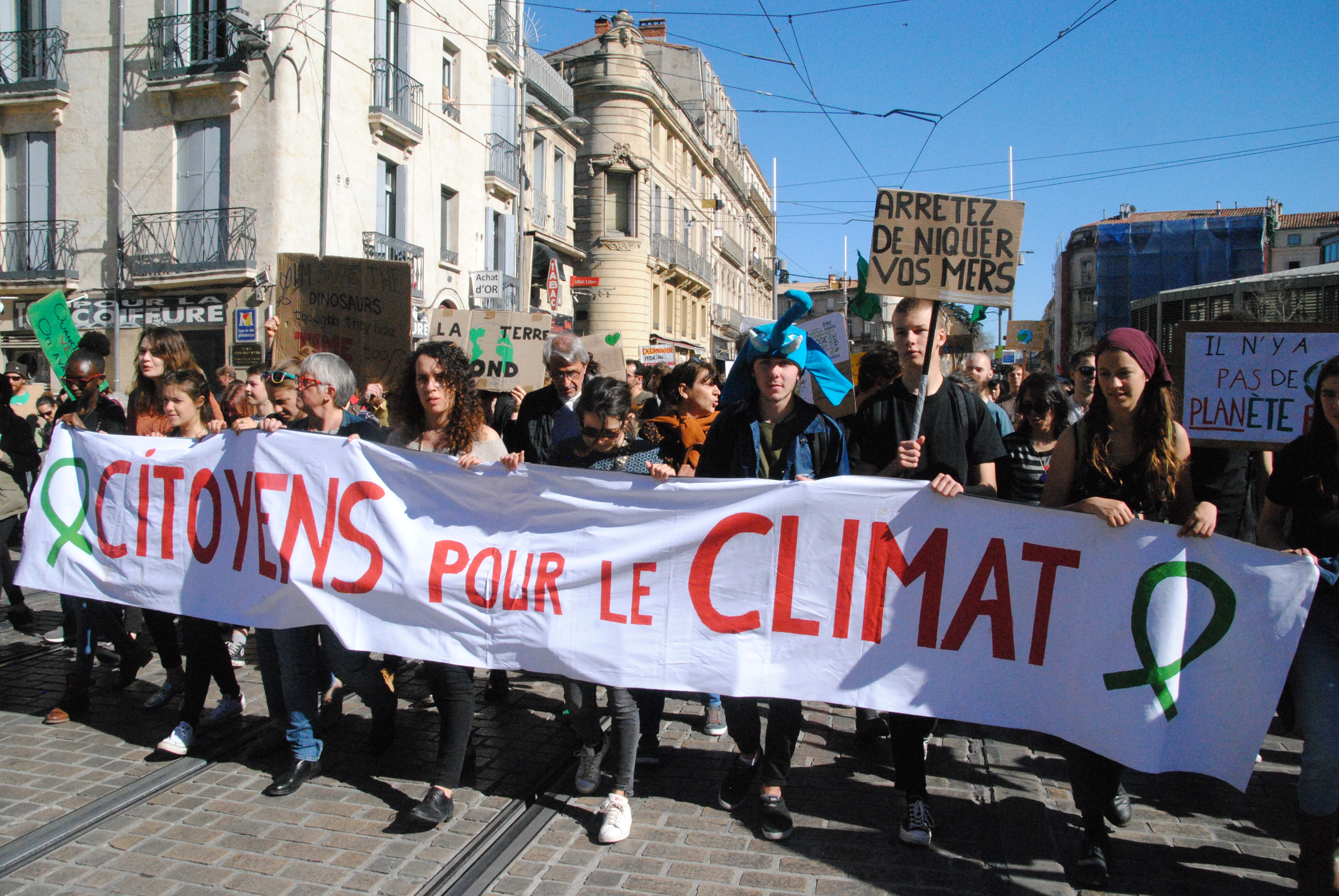 retour en images de la marche pour le climat du samedi 15 mars.